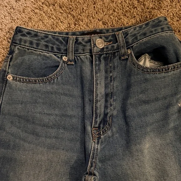 Children With ♥️ Jules Blue Jeans. Very cute with cut out knees. *See below - Picture 4 of 5